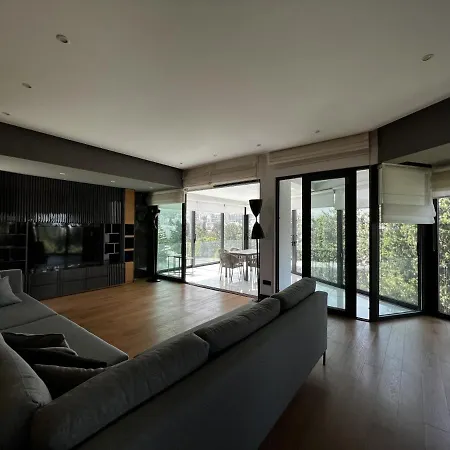 Wonderful Flat With Terrace In Apartman